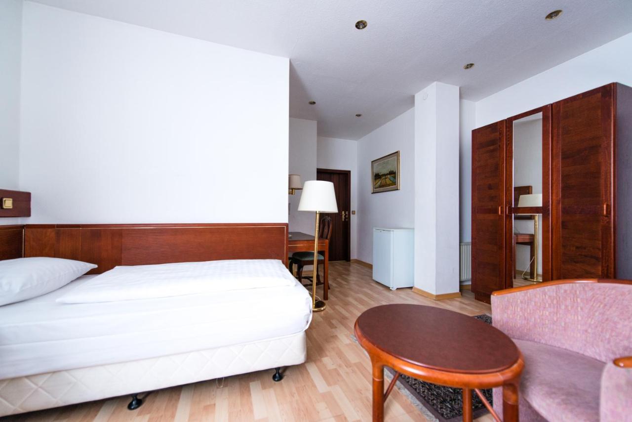 Loewen Hotel Offenbach am Main ภายนอก รูปภาพ